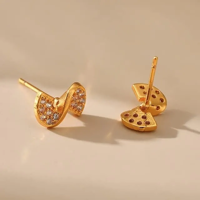18K Gold Plated Twisted Circle Women Earrings Small S Shaped Inlaid Mini Cubic Zirconia Daily Wear Jewelry Aessories for Teens