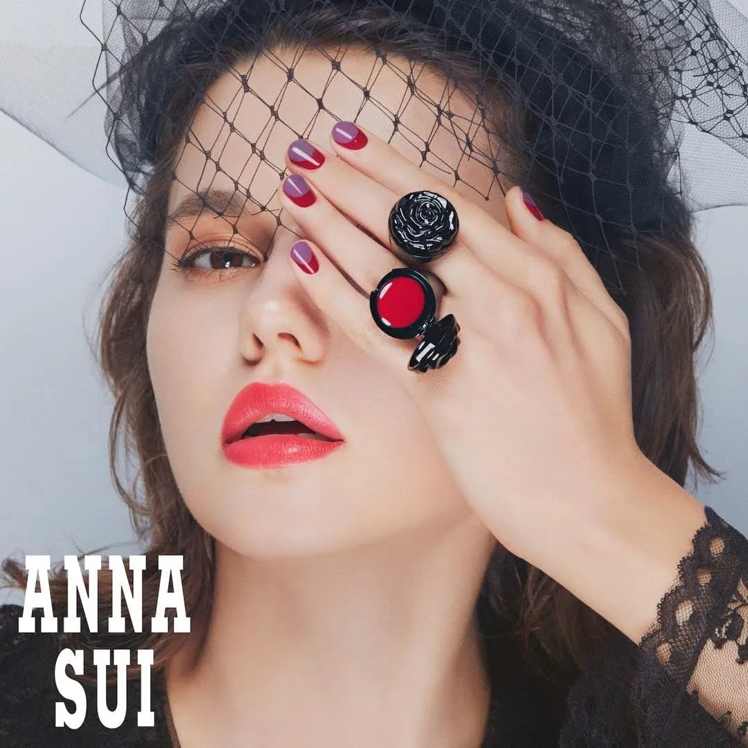 ANNA SUI Ring Rouge - Antique-Looking Lipstick like wearing an Accessory - Formulated with Highly Refractive and High-Viscosity Oil - 200 Mystic Purple - 0.80 oz.