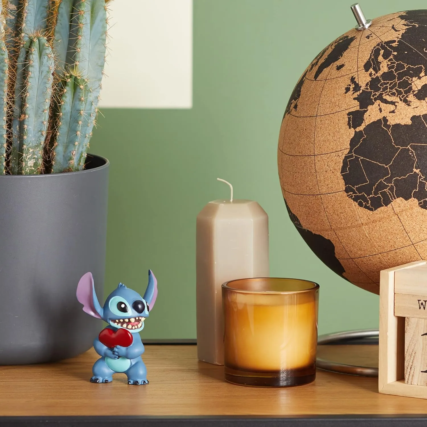 Enesco Disney Showcase Lilo and Stitch Heart Mini Figurine, 2.5 Inch, Multicolor