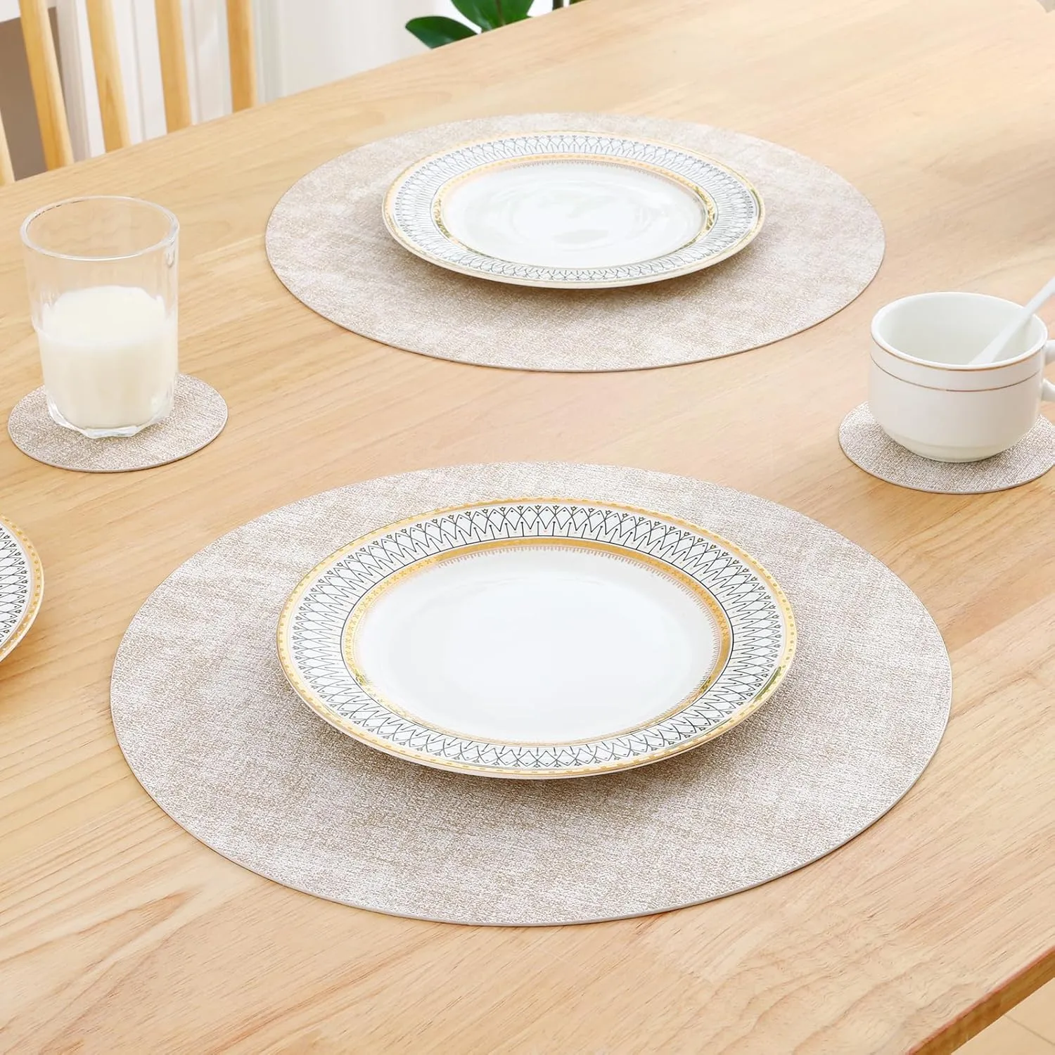 Homaxy Round Faux Leather Placemats and Coasters, Washable Dual-Side Table Mats, Wipeable Heat-Resistant Dining Place Mats for Outdoor and Indoor, Set of 4, Diameter 13 and 3.93 inch, Beige