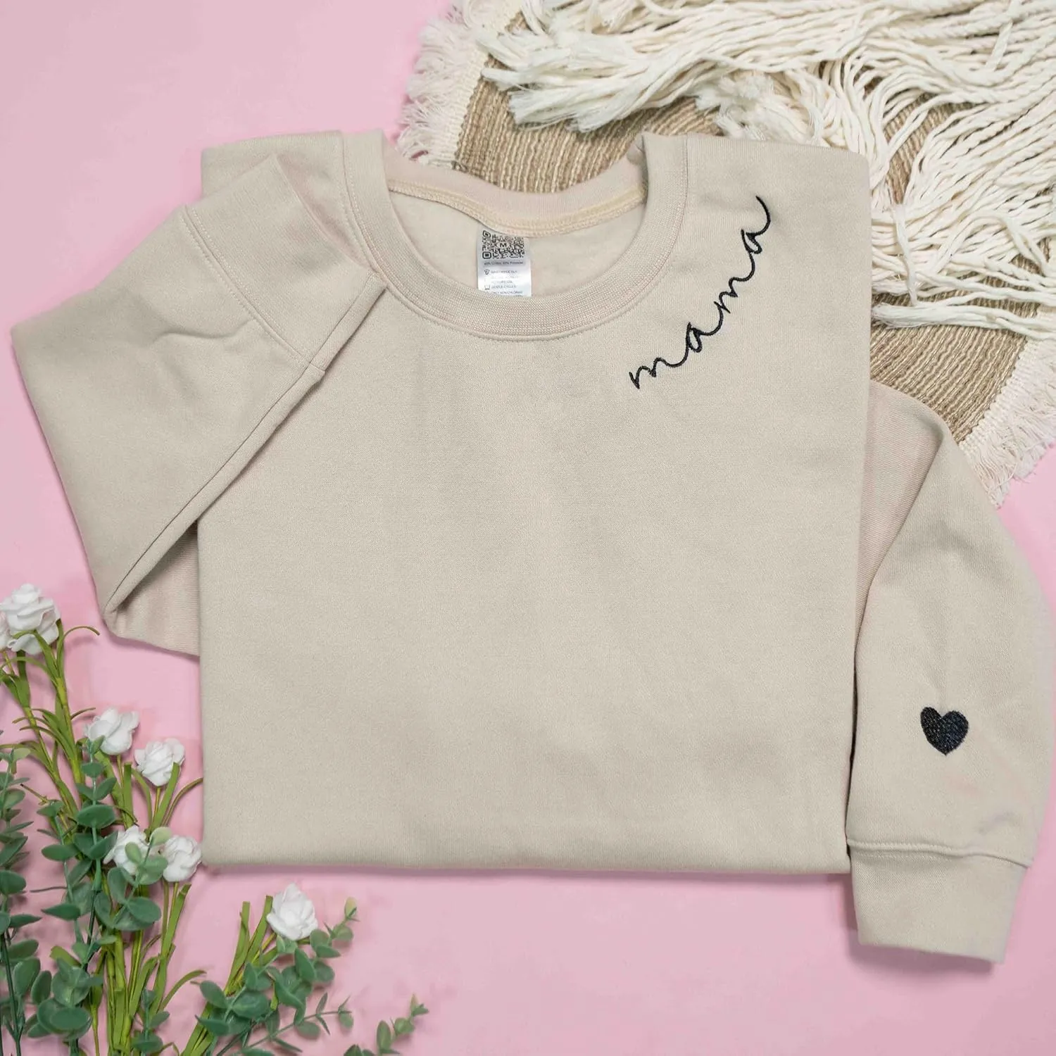 IZI POD - Mom Mama Embroidered Crewneck Sweatshirt Heart On The Sleeve For Women -Gifts For Mom Birthday Mother Day Christmas