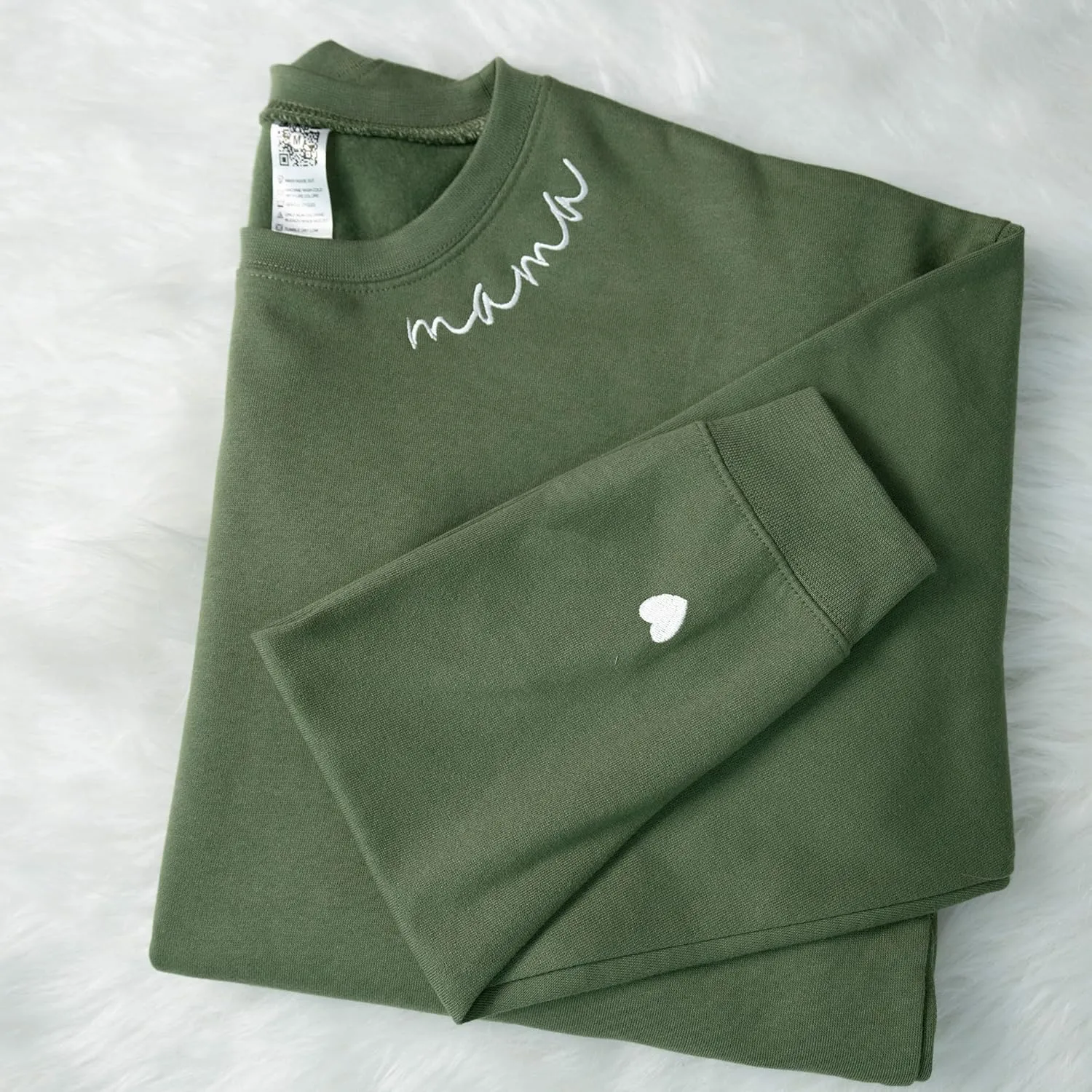 IZI POD - Mom Mama Embroidered Crewneck Sweatshirt Heart On The Sleeve For Women -Gifts For Mom Birthday Mother Day Christmas