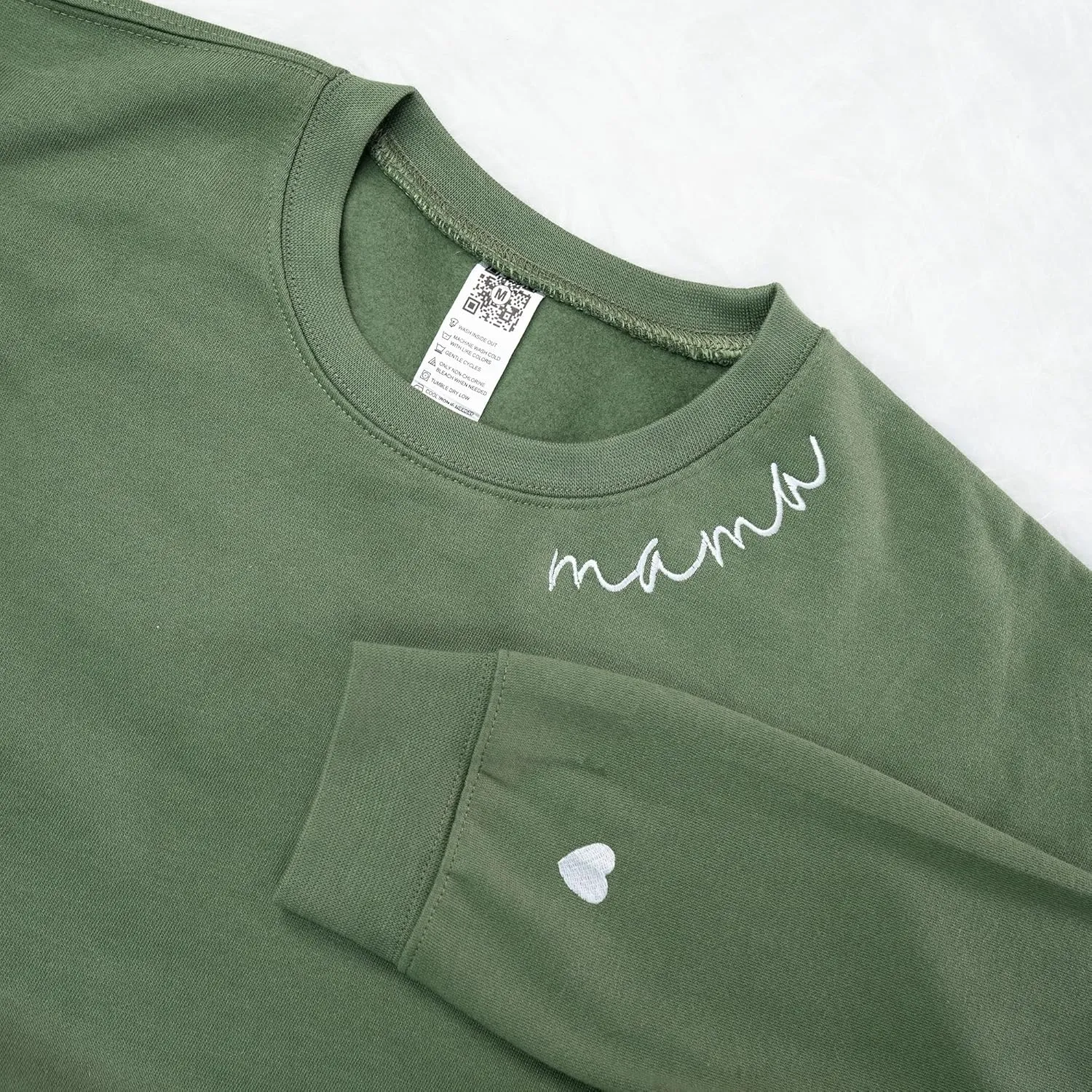 IZI POD - Mom Mama Embroidered Crewneck Sweatshirt Heart On The Sleeve For Women -Gifts For Mom Birthday Mother Day Christmas