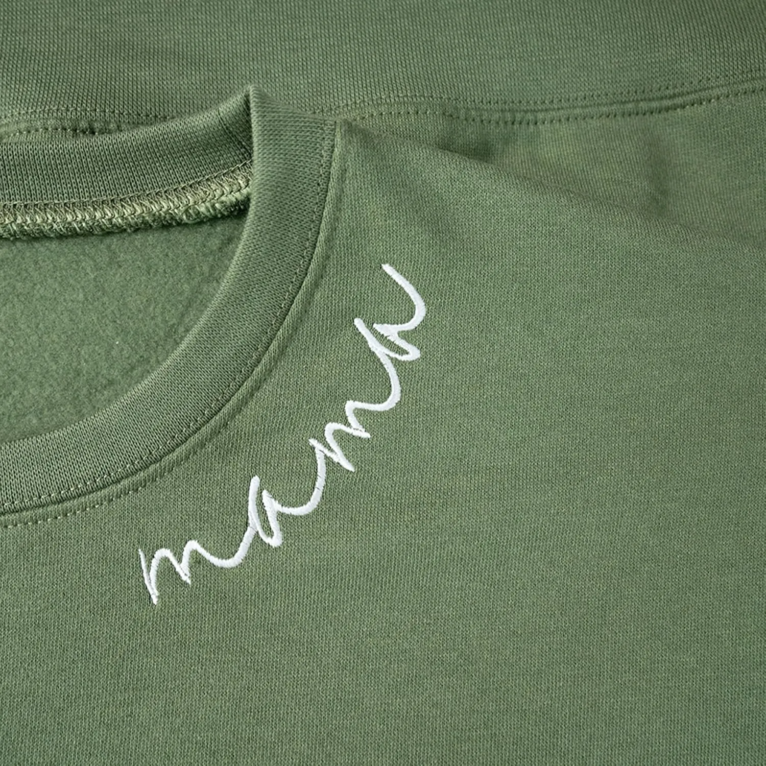IZI POD - Mom Mama Embroidered Crewneck Sweatshirt Heart On The Sleeve For Women -Gifts For Mom Birthday Mother Day Christmas