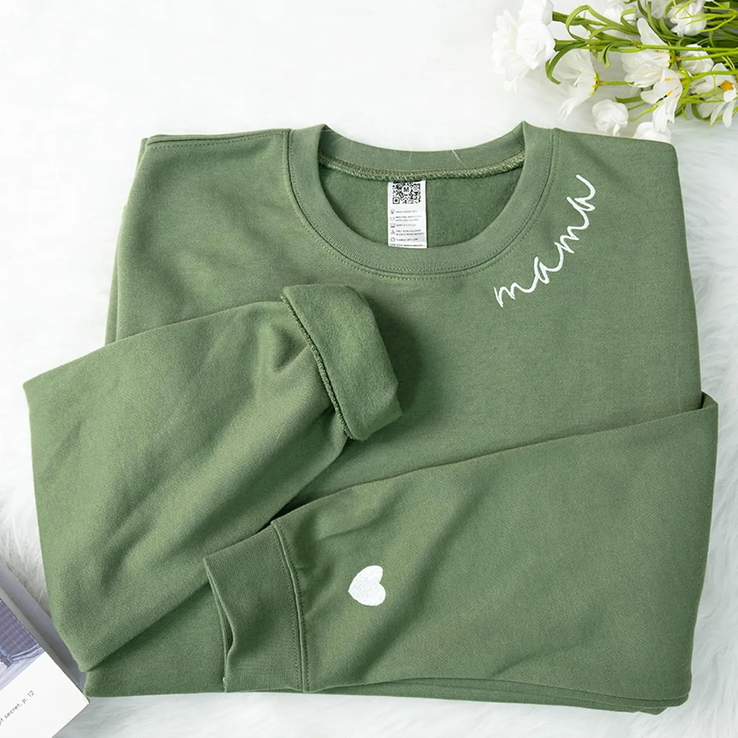 IZI POD - Mom Mama Embroidered Crewneck Sweatshirt Heart On The Sleeve For Women -Gifts For Mom Birthday Mother Day Christmas