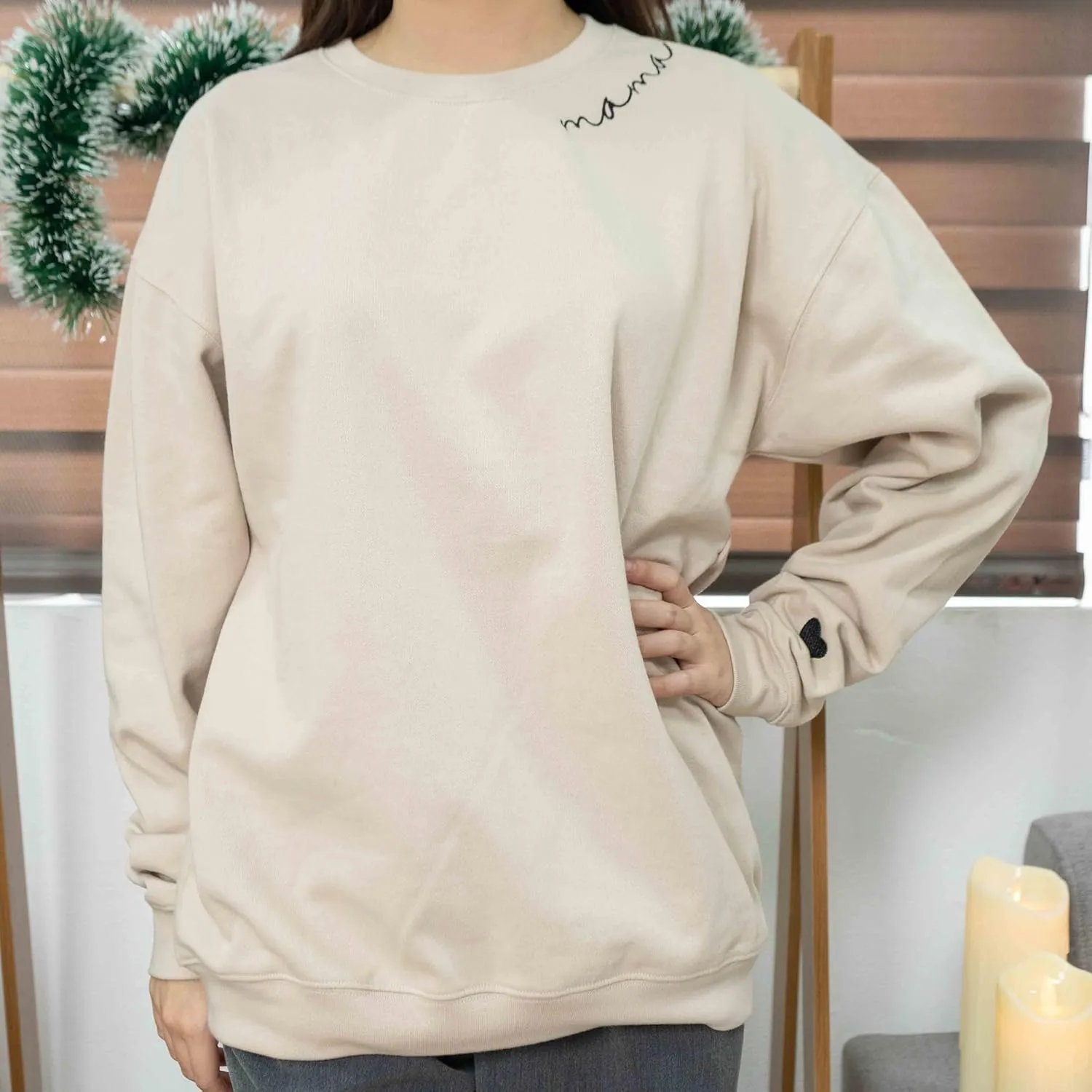 IZI POD - Mom Mama Embroidered Crewneck Sweatshirt Heart On The Sleeve For Women -Gifts For Mom Birthday Mother Day Christmas