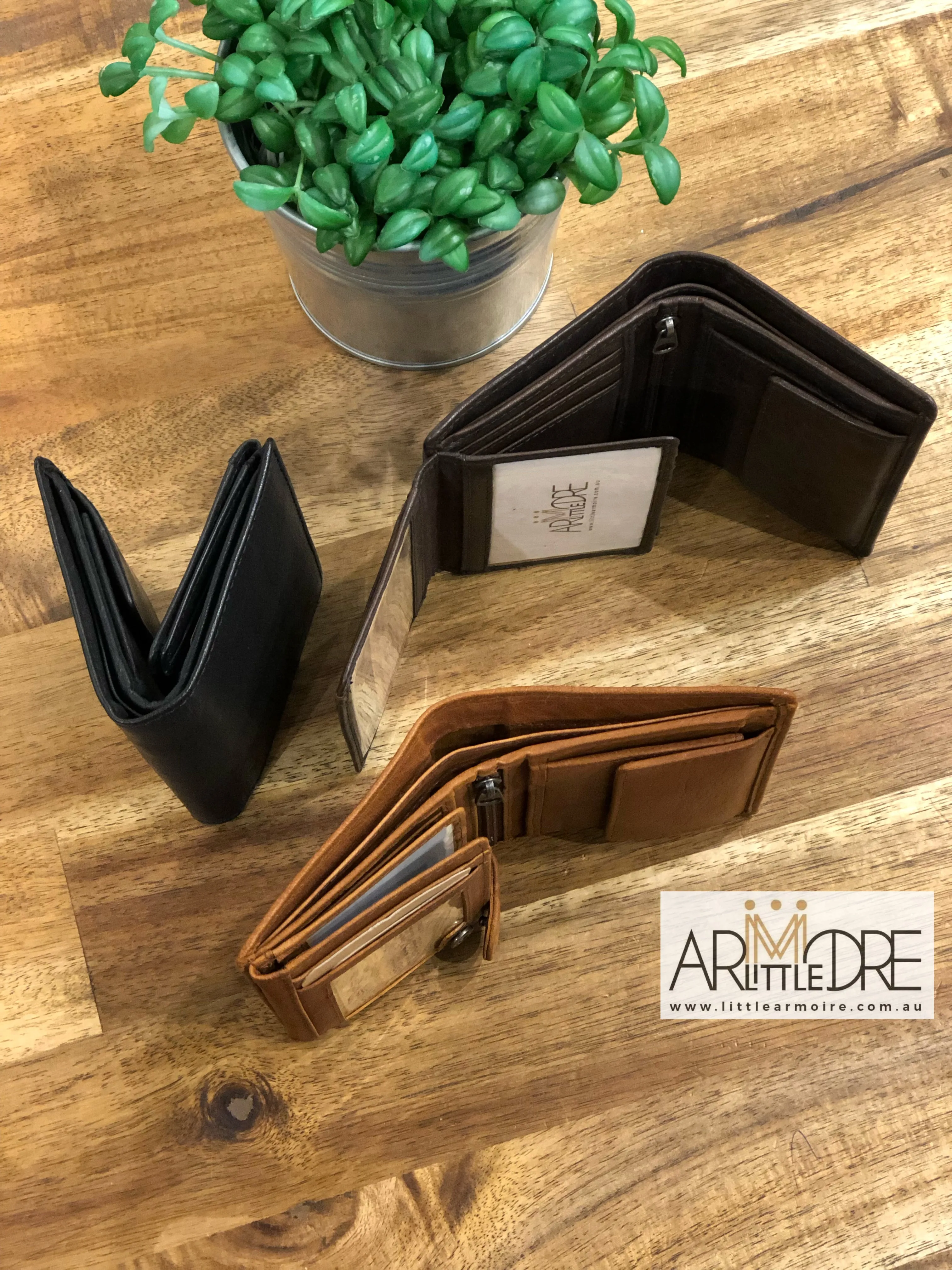 LA4241 Men's Lightly Oiled Rugged Bi-Fold Wallet