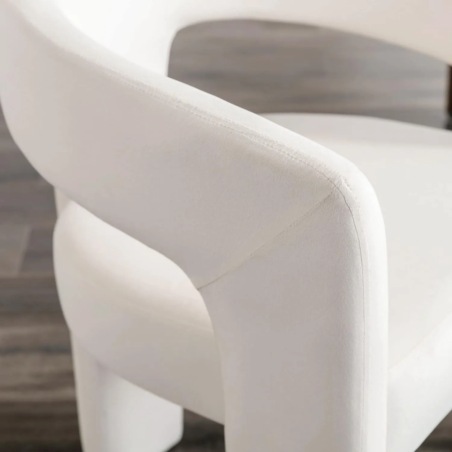 Modern Barrel Dining Chair, Velvet Upholstered Accent Side Chair with Arms Comfy Makeup Vanity Chair, Dining Living Room Kitchen Chair, Beige