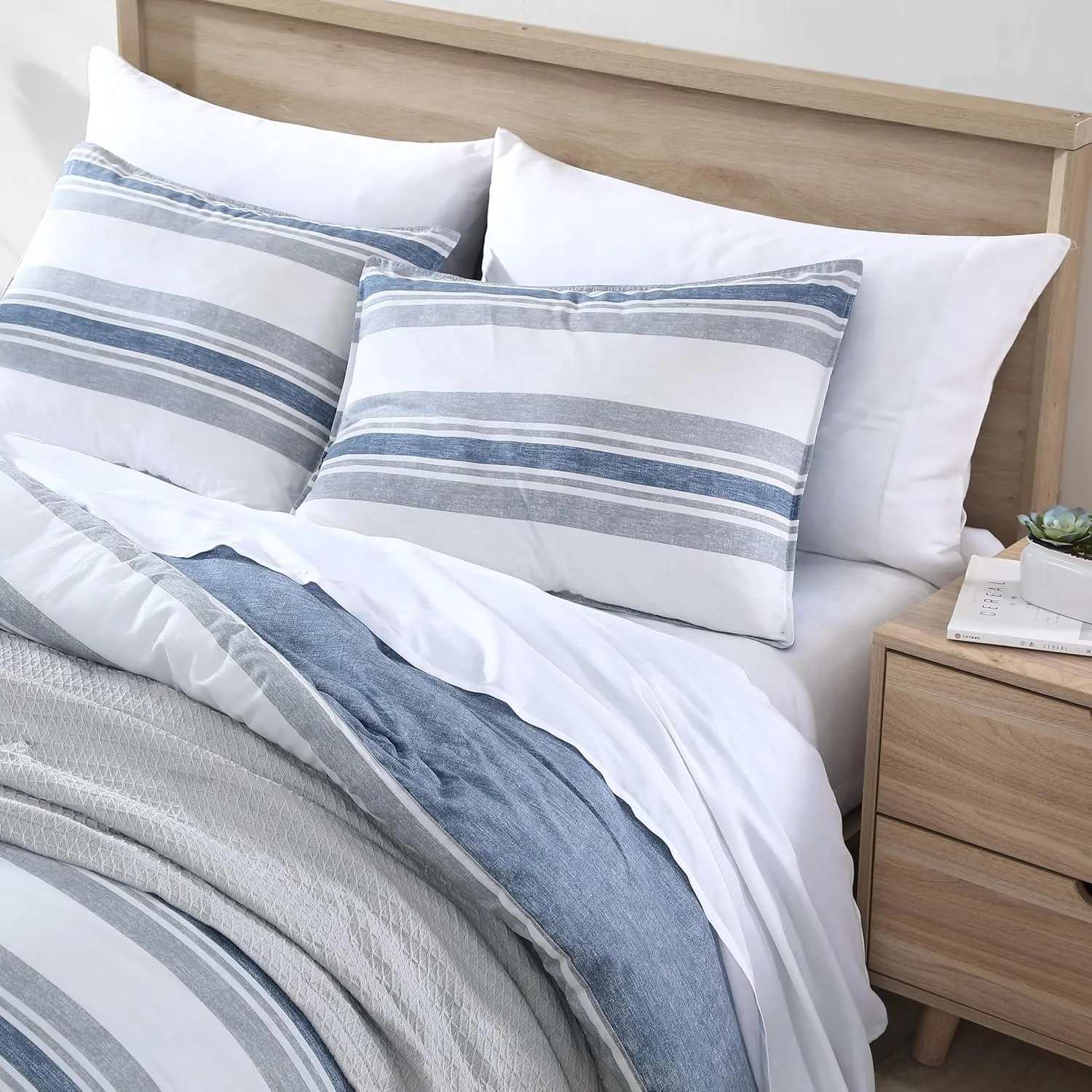 Nautica - King Comforter Set, Reversible Woven Bedding with Matching Shams, Medium-Weight, Oeko-Tex Certified (Bay Shore Navy)
