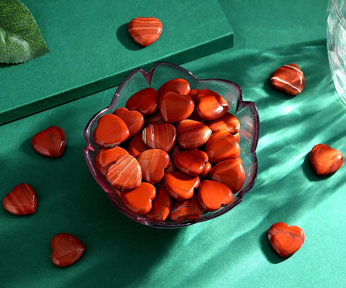QINJIEJIE 20PCS Red Jasper Heart Stones Crystals Bulk Love Shaped Worry Stone Heart Rock Pocket Polished Palm Gems Crystal Reiki Balancing Wholesale Carved Stone Decor Gift