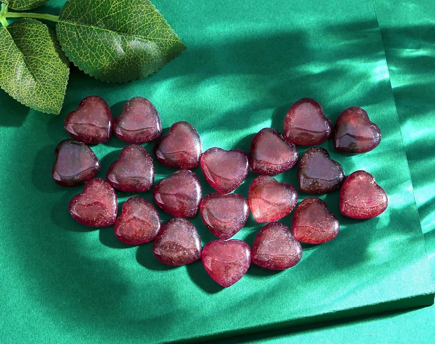 QINJIEJIE 20PCS Straberry Quartz Heart Stones Crystals Bulk Love Shaped Worry Stone Heart Rock Pocket Polished Palm Gems Crystal Reiki Balancing Wholesale Carved Stone Decor Gift