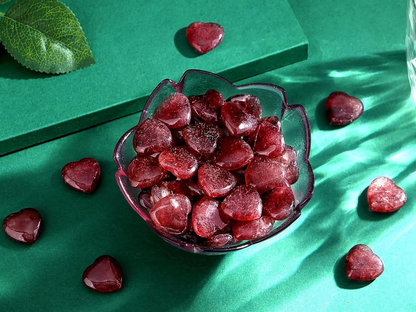 QINJIEJIE 20PCS Straberry Quartz Heart Stones Crystals Bulk Love Shaped Worry Stone Heart Rock Pocket Polished Palm Gems Crystal Reiki Balancing Wholesale Carved Stone Decor Gift