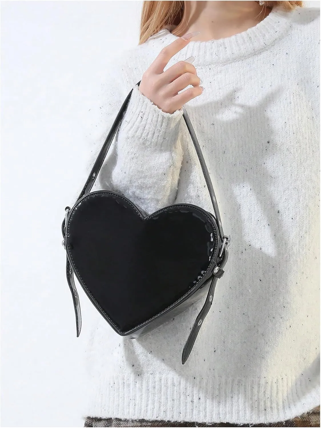 QWINEE Women's Cute Heart Shaped Shoulder Bag Zipper Small Novelty Handbag with Adjustable Strap
