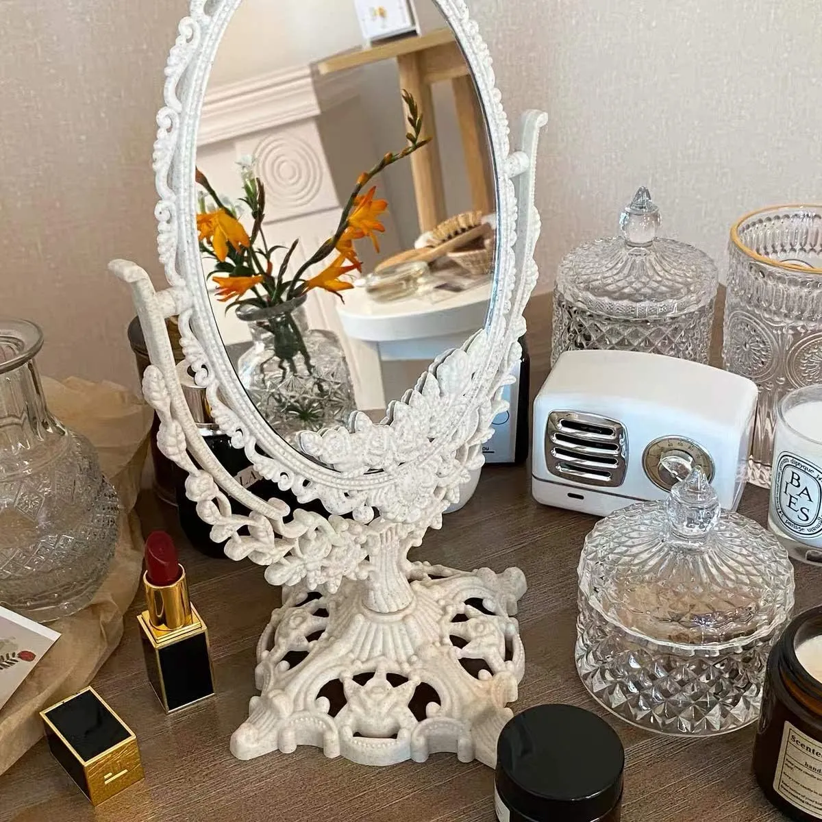Retro Double-Sided Tabletop Makeup Mirror, Oval Swivel Desktop Stand with 360 Rotation, Vintage Two-Sided Mirror (Nano White)