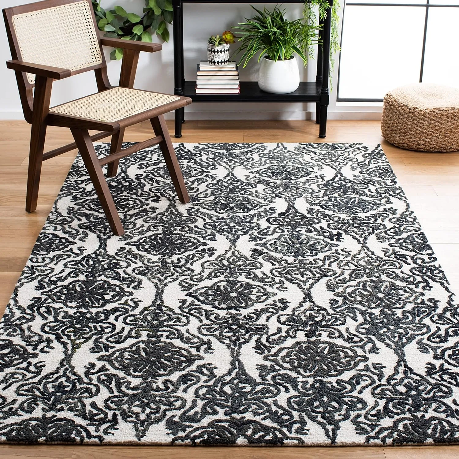 SAFAVIEH Blossom Collection Area Rug - 9' x 12', Ivory & Black, Handmade Wool, Ideal for High Traffic Areas in Living Room, Bedroom (BLM112A)