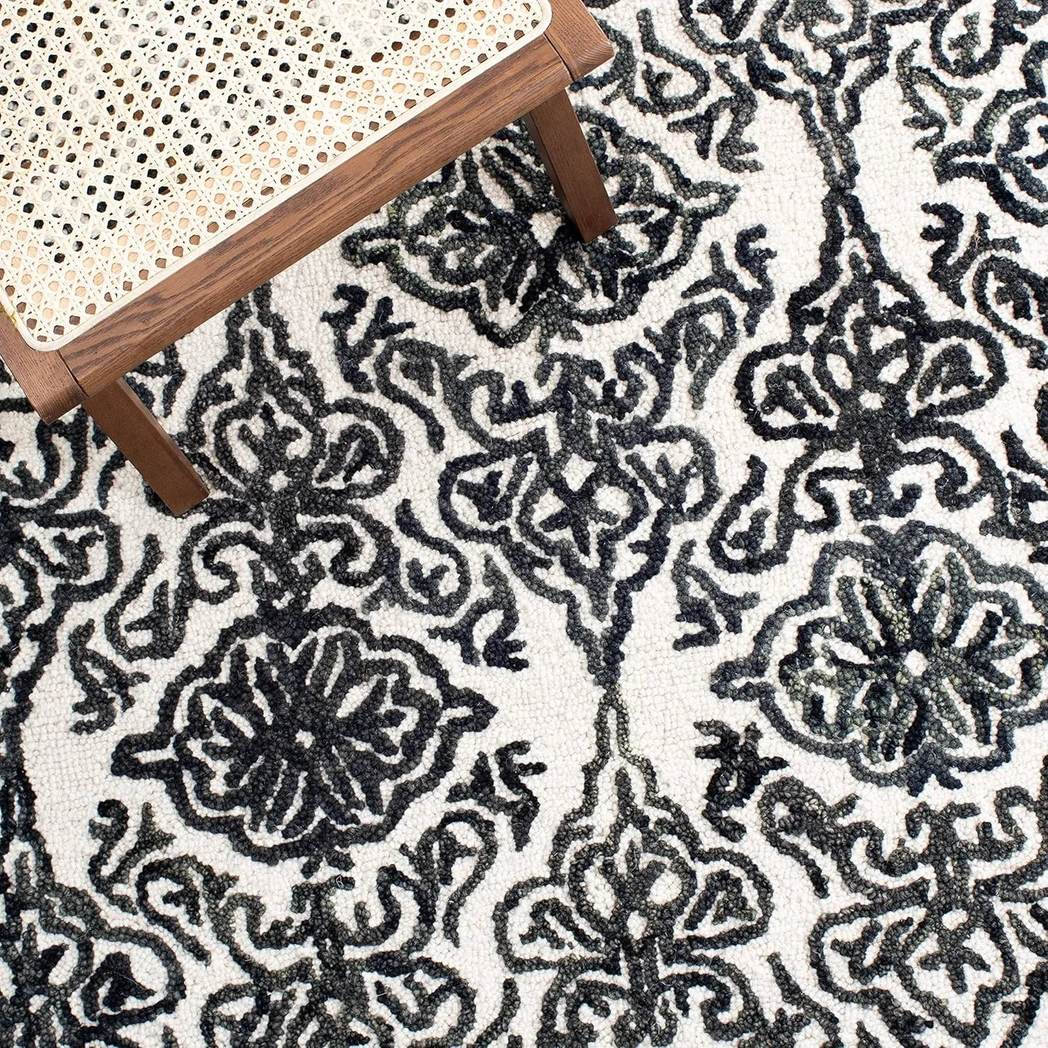 SAFAVIEH Blossom Collection Area Rug - 9' x 12', Ivory & Black, Handmade Wool, Ideal for High Traffic Areas in Living Room, Bedroom (BLM112A)