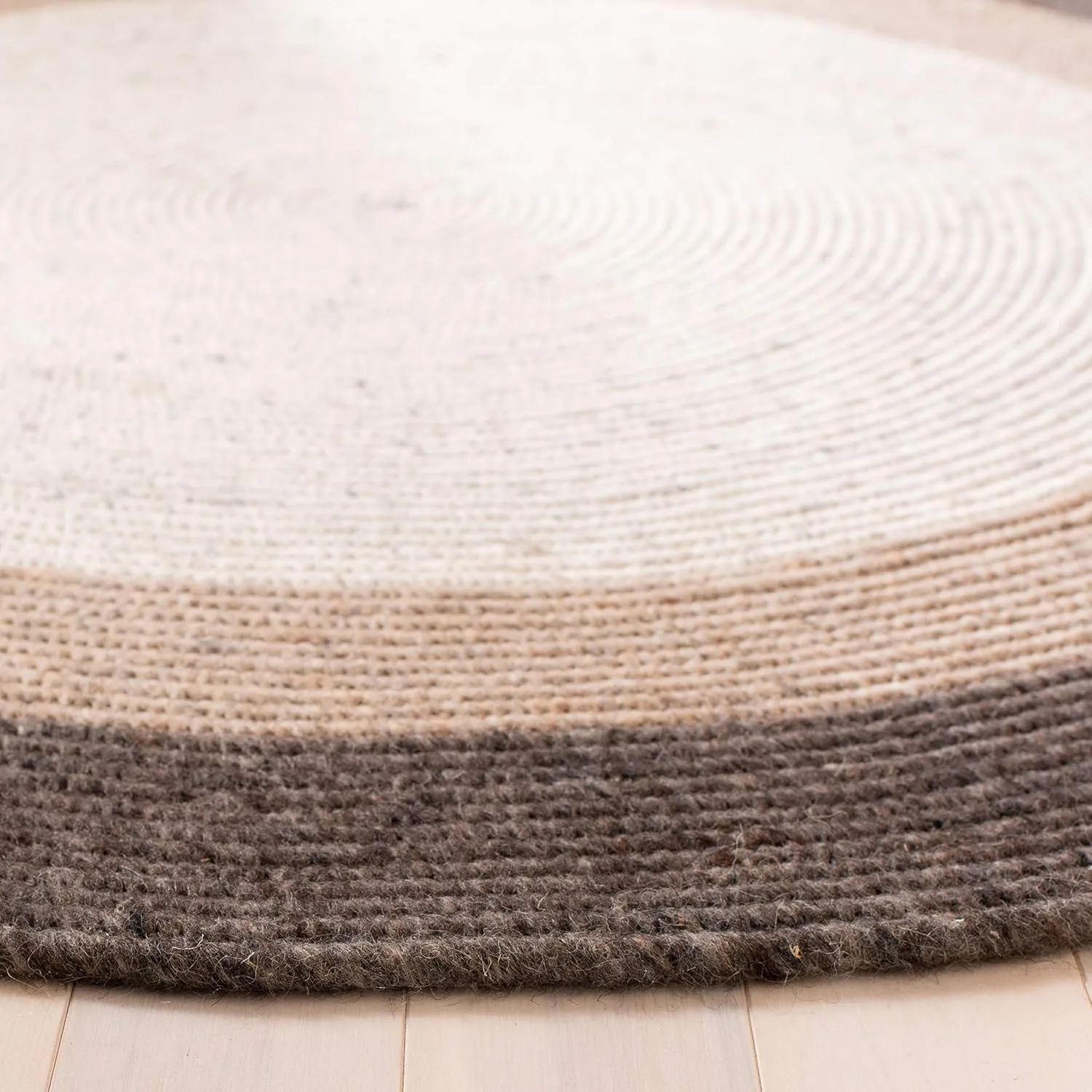 SAFAVIEH Braided Collection 4' Round Charcoal/Ivory BRD903H Handmade Country Cottage Reversible Wool Entryway Foyer Living Room Bedroom Kitchen Area Rug