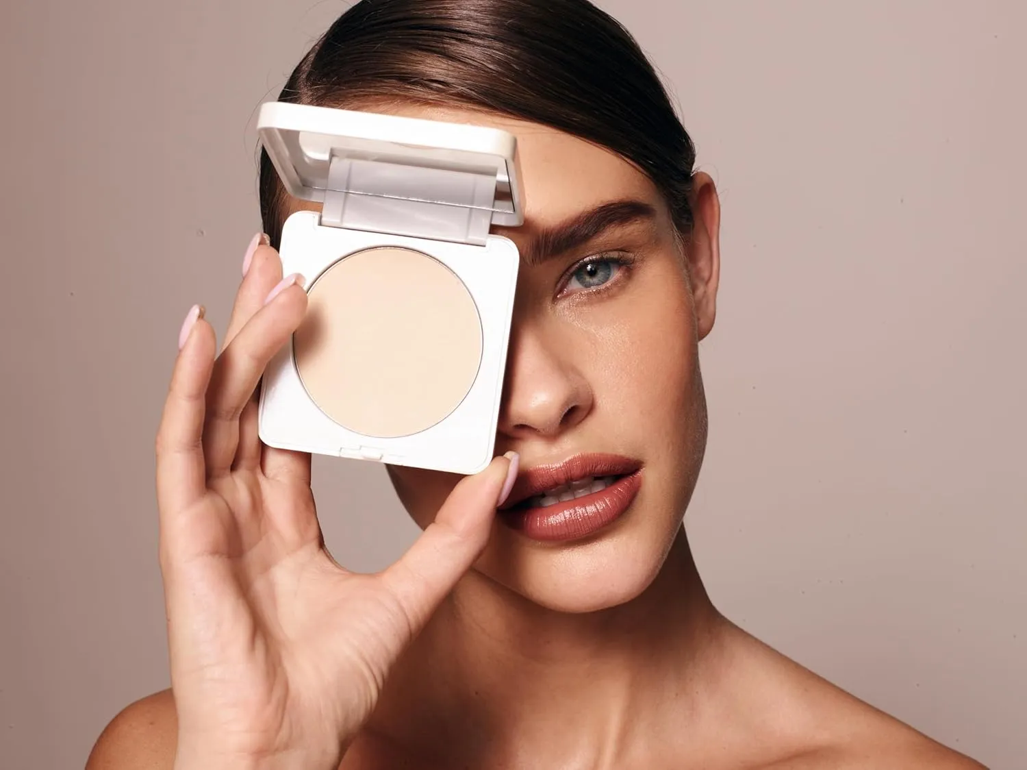 True   Luscious Sheer Halo Complexion Powder in Warm Beige - Talc-Free Setting & Foundation Powder - Oil Control Mineral Pressed Powder with Kaolin Clay - Clean, Vegan & Cruelty-Free - 0.32 oz