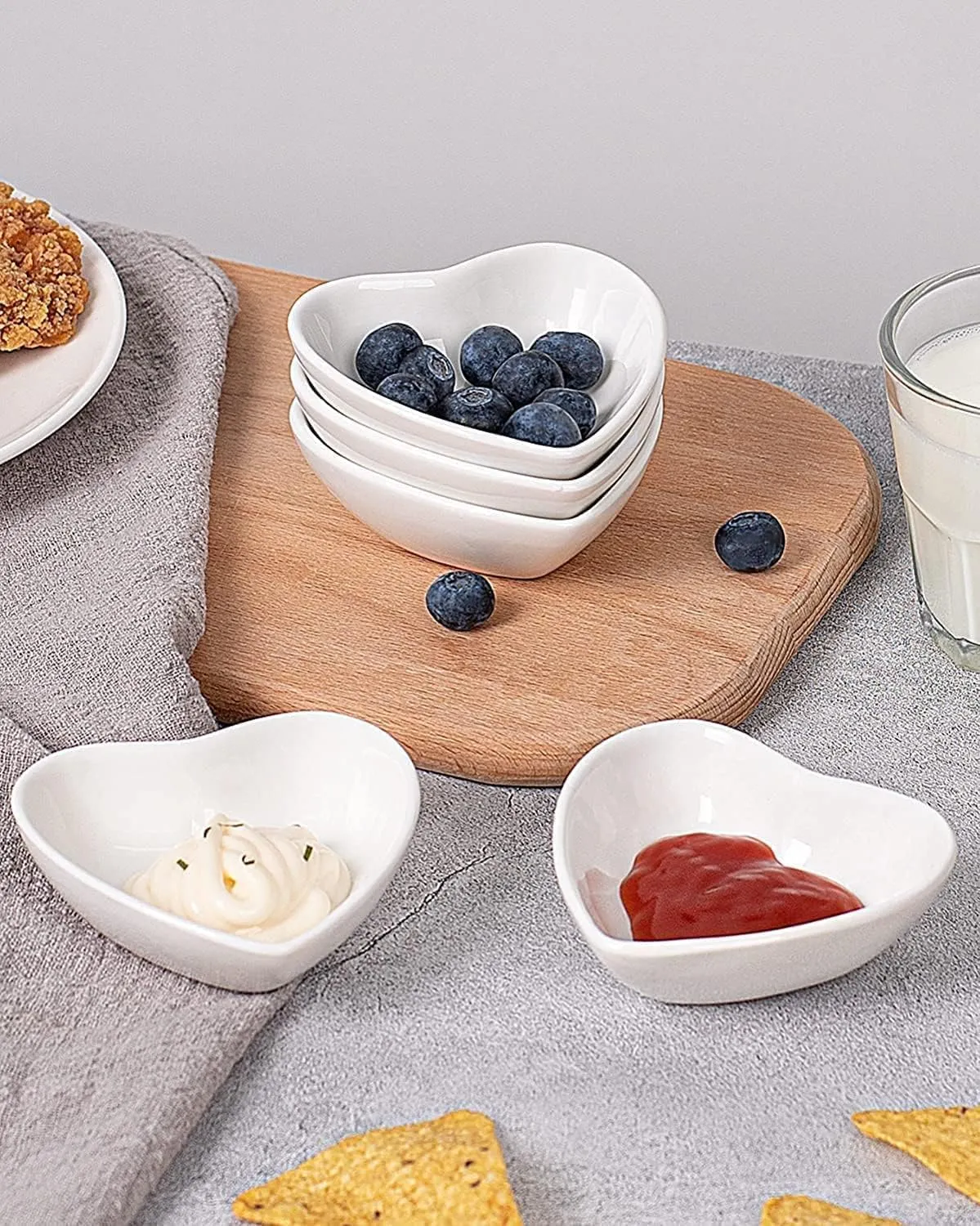 UIBFCWN 20 Pack Soy Sauce Dishes, White Heart Shaped Dip Bowls, Individual Dip Sauce Bowls, Small Serving Bowls for Side Dishes, Ketchup, Valentine's Day Wedding Party - 1oz