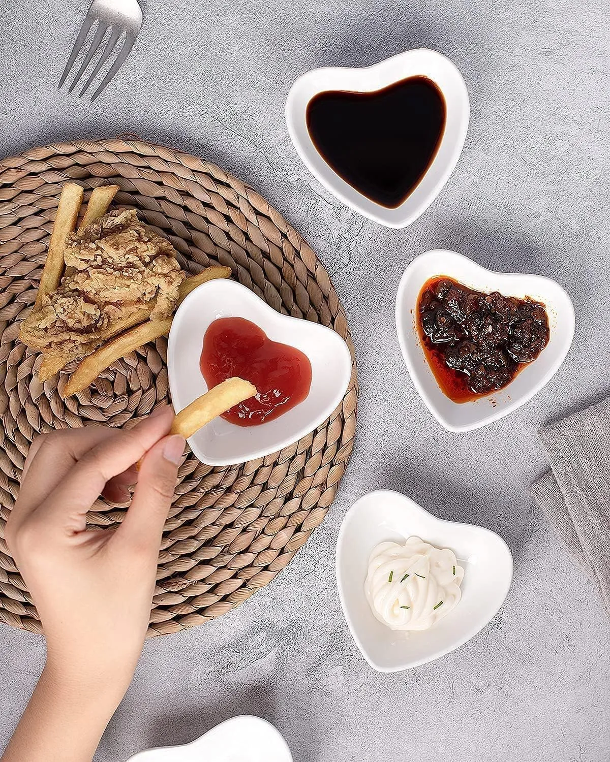 UIBFCWN 20 Pack Soy Sauce Dishes, White Heart Shaped Dip Bowls, Individual Dip Sauce Bowls, Small Serving Bowls for Side Dishes, Ketchup, Valentine's Day Wedding Party - 1oz