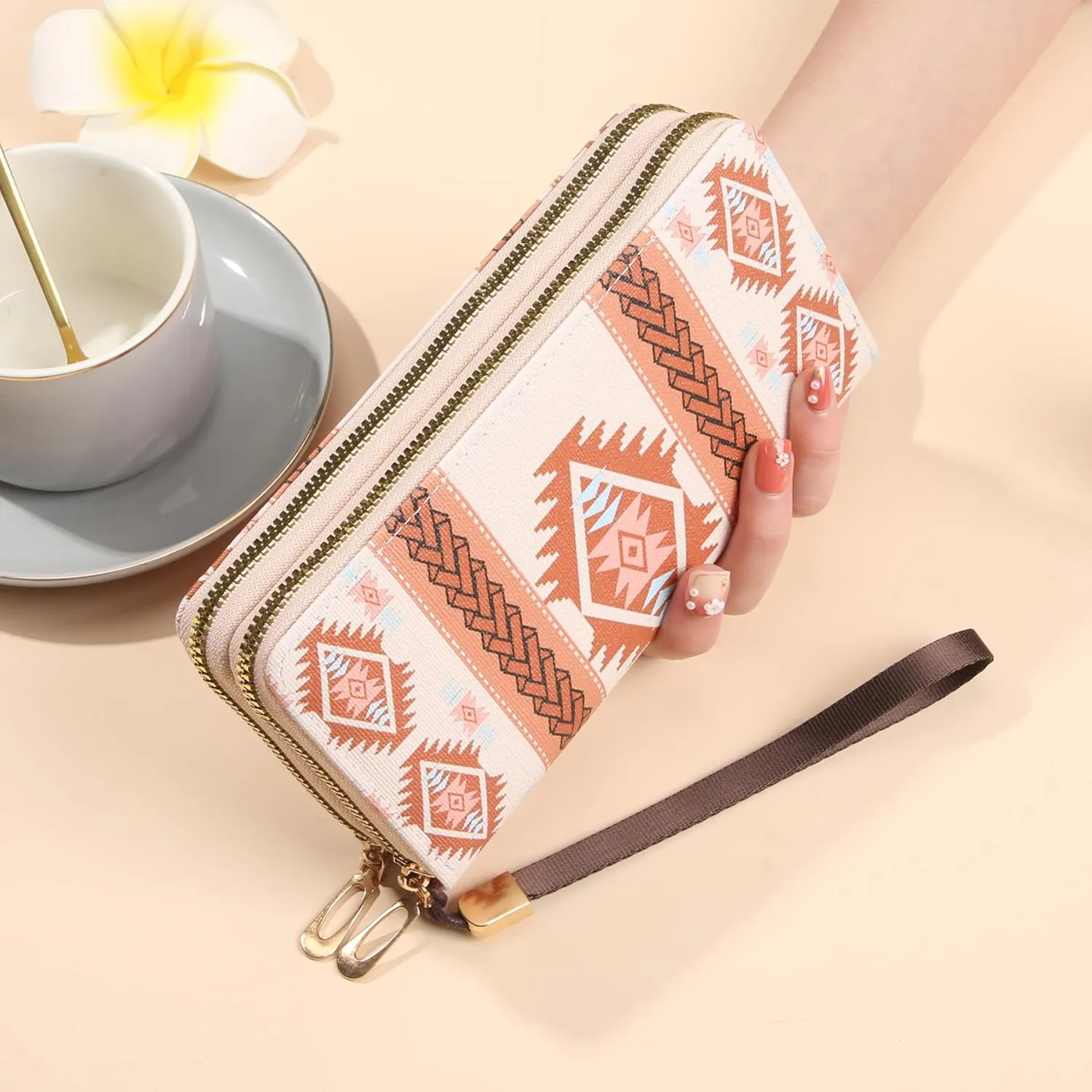 Wallet Purse for Women, Boho-Inspired Wristlet Wallet with Credit Card Holder（Pink）