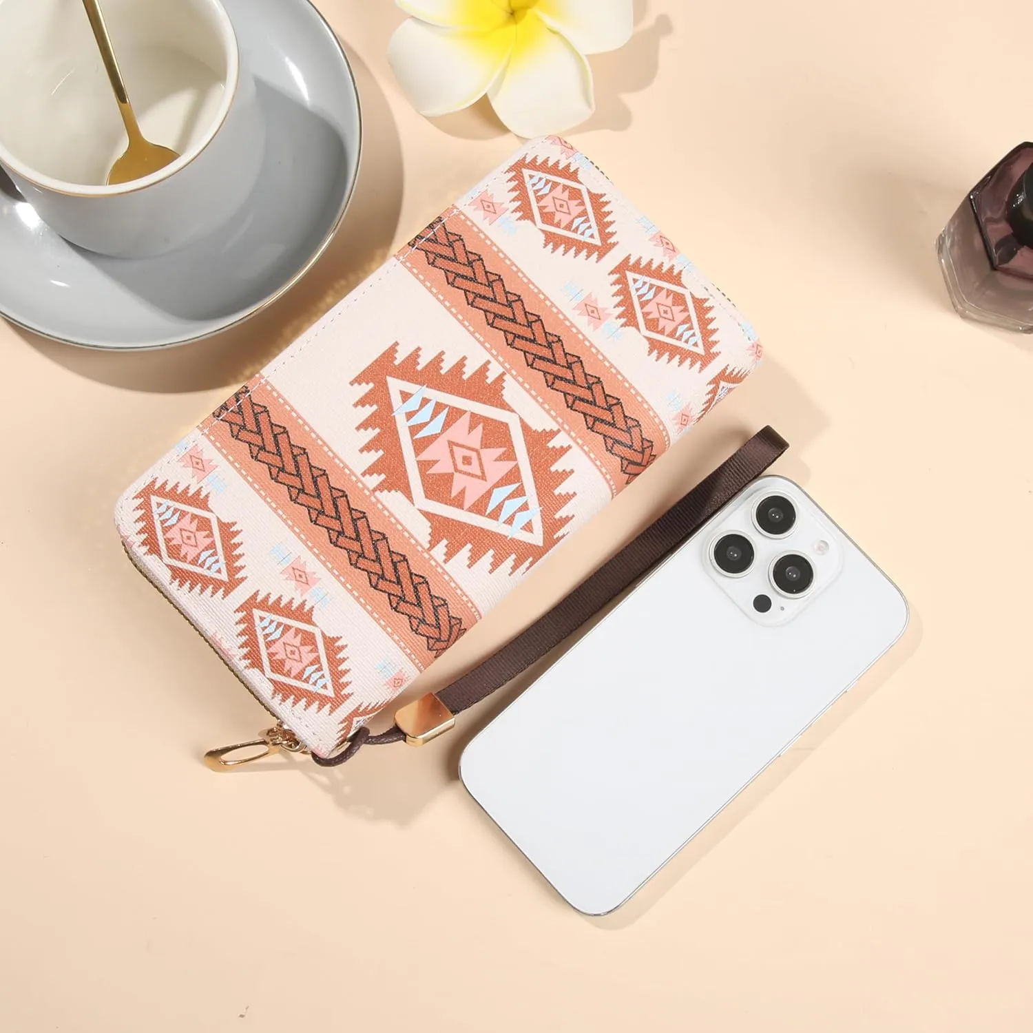 Wallet Purse for Women, Boho-Inspired Wristlet Wallet with Credit Card Holder（Pink）