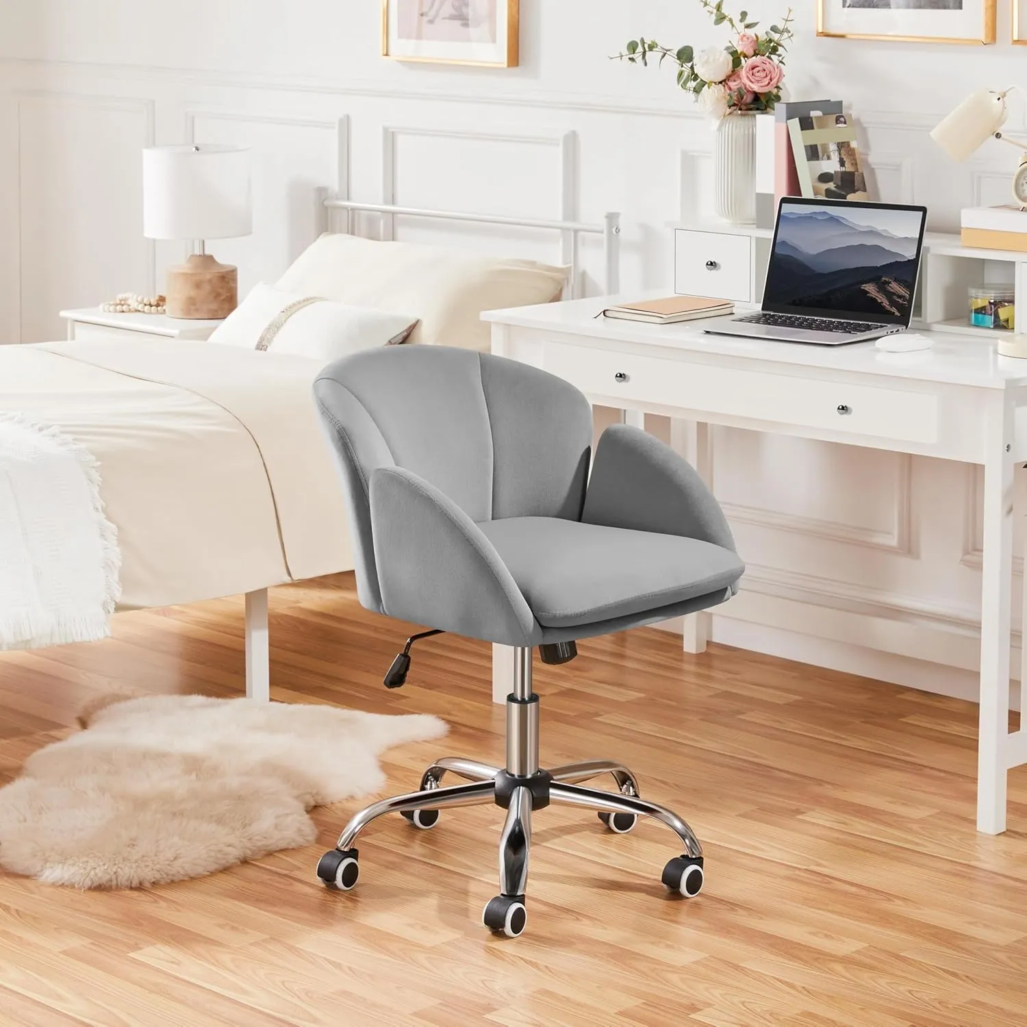Yaheetech Cute Velvet Desk Chair for Home Office, Makeup Vanity Chair with Armrests for Bedroom Modern Swivel Rolling Chair for Women Light Gray