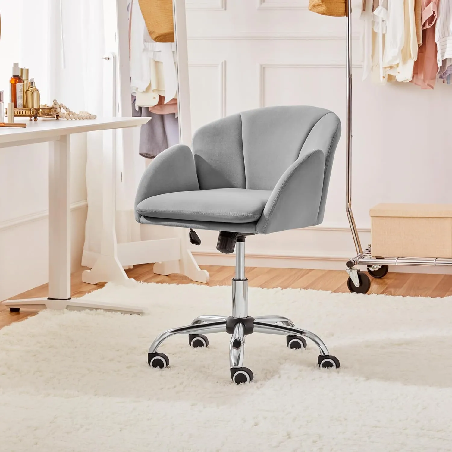 Yaheetech Cute Velvet Desk Chair for Home Office, Makeup Vanity Chair with Armrests for Bedroom Modern Swivel Rolling Chair for Women Light Gray