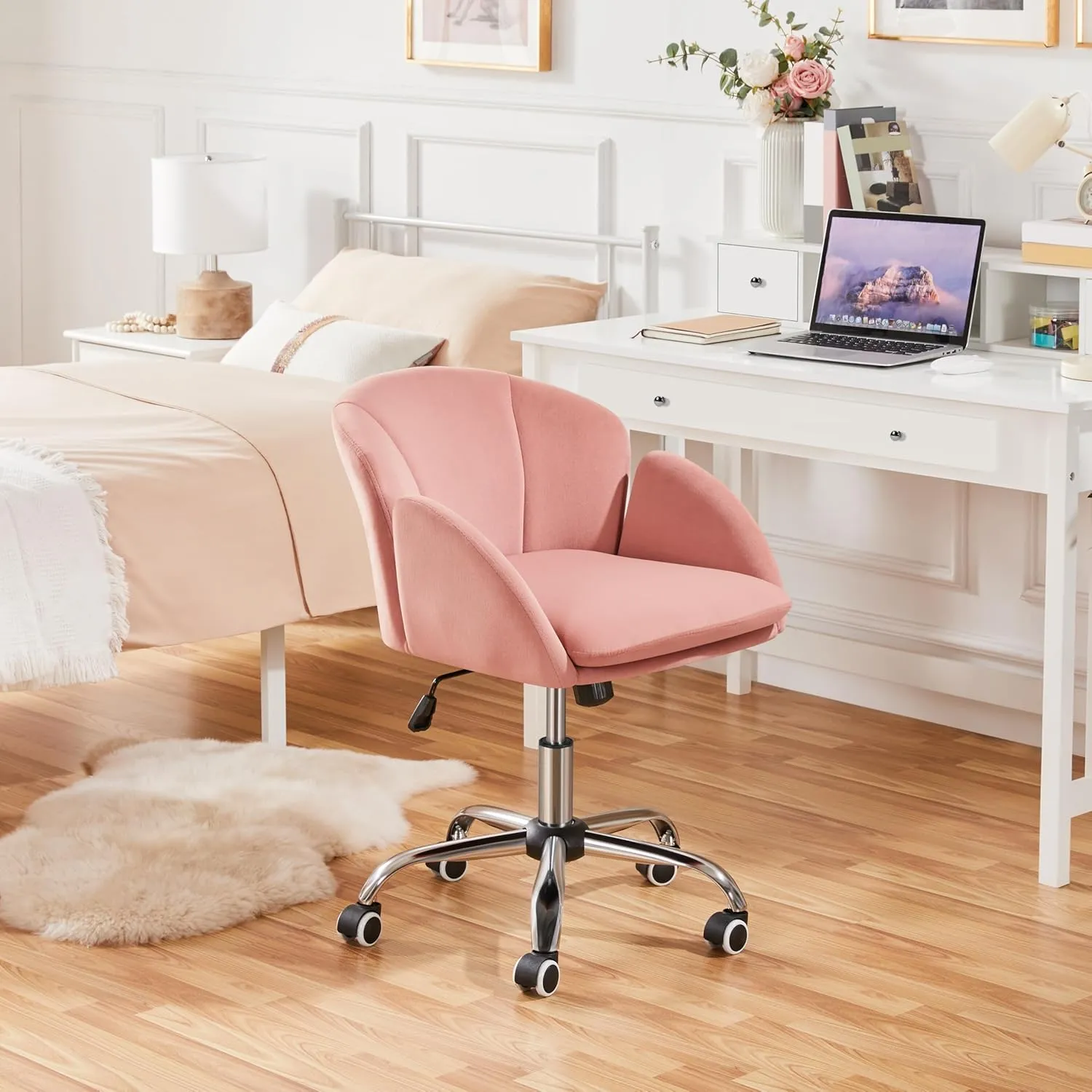 Yaheetech Pink Desk Chair Vanity Chair Comfy Velvet Chair Cute Desk Chair for Home Office Modern Swivel Rolling Chair for Bedroom, Living Room, Makeup Room Women