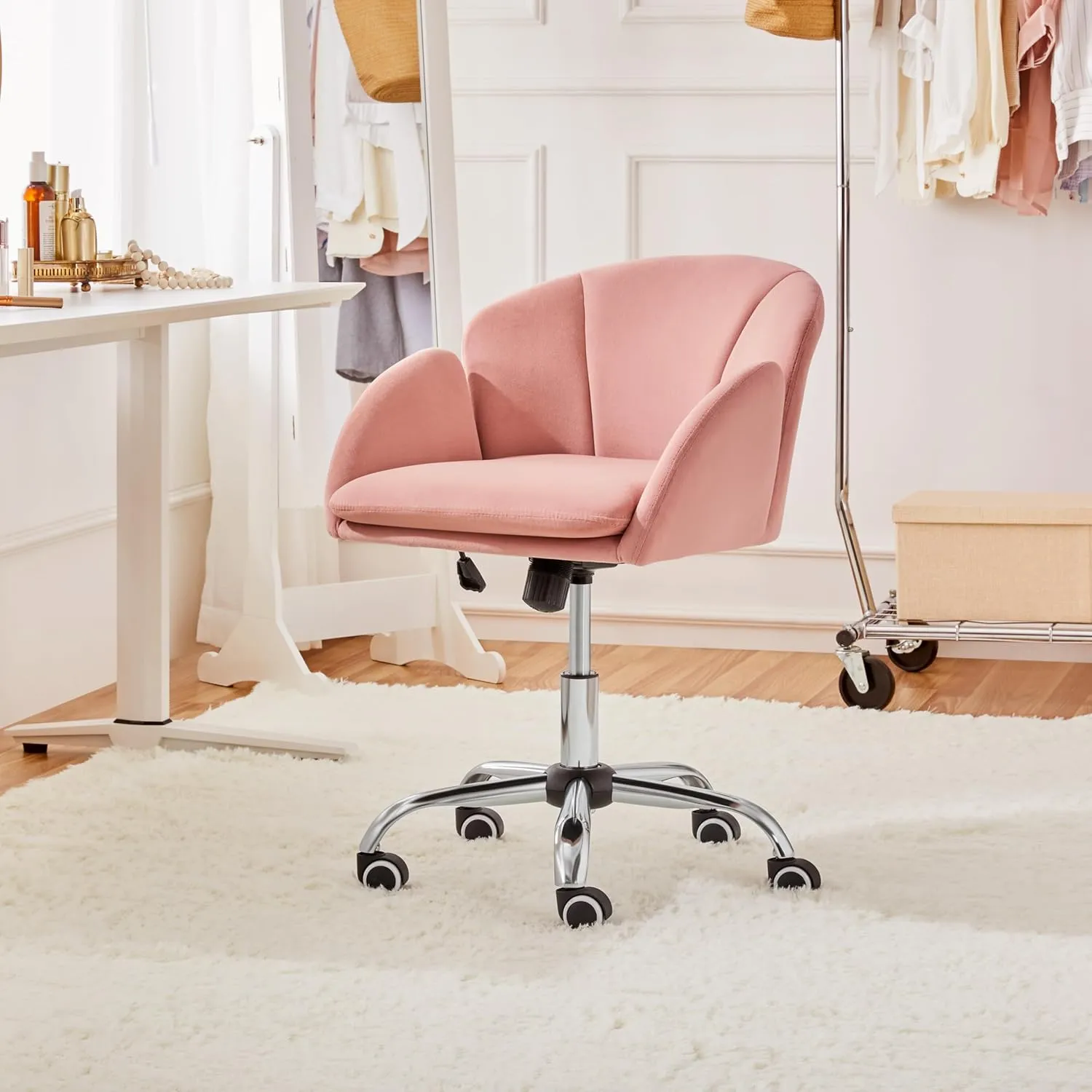 Yaheetech Pink Desk Chair Vanity Chair Comfy Velvet Chair Cute Desk Chair for Home Office Modern Swivel Rolling Chair for Bedroom, Living Room, Makeup Room Women
